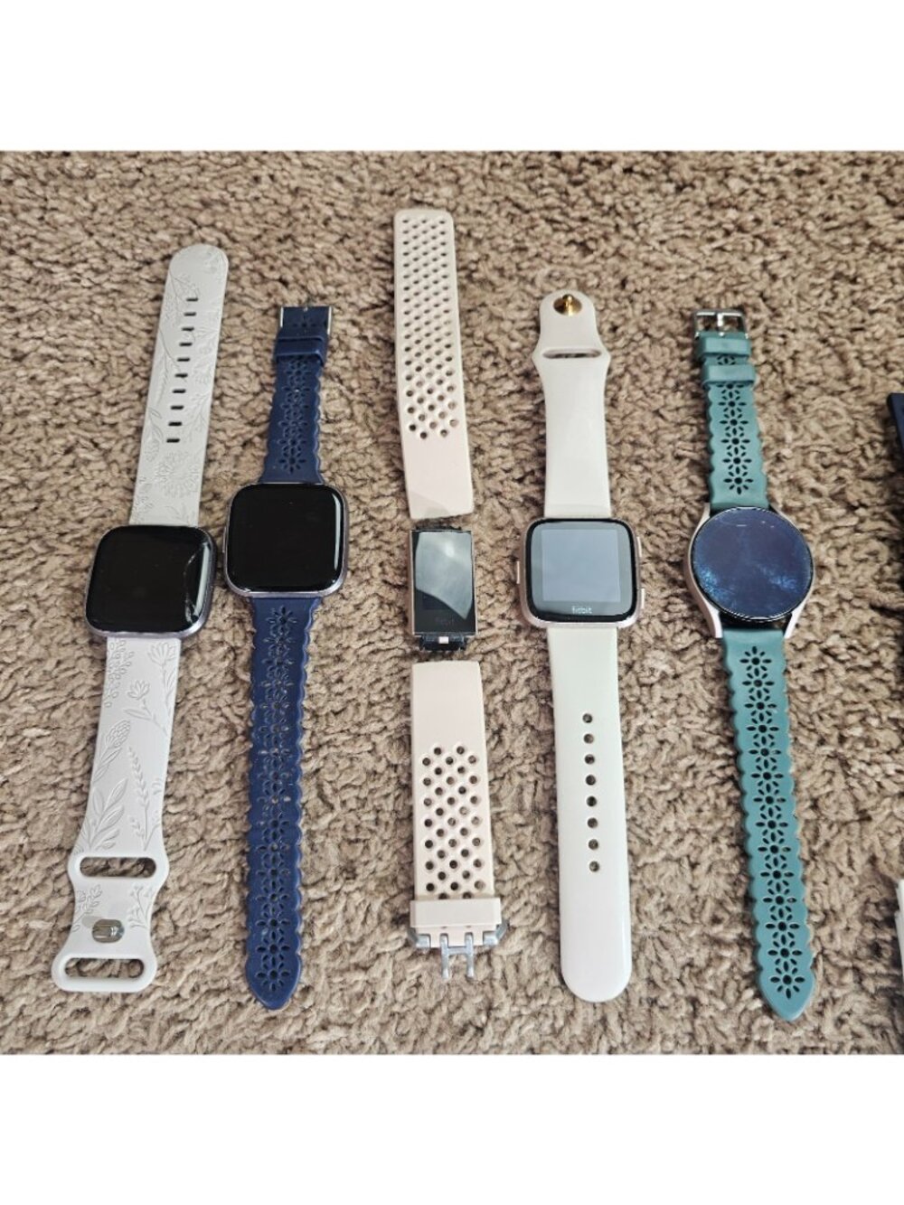 READ Lot of 5 Fitbit Watches & Samsung Watch + 29 Bands and Chargers Untested - Picture 3 of 12